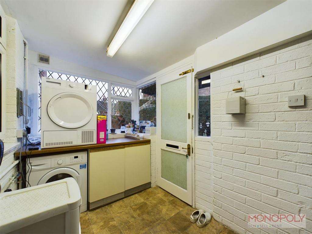 Utility room/ rear porch