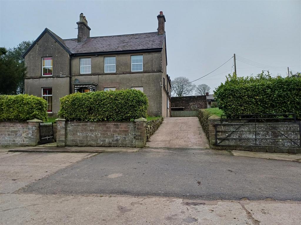 Five bedroom residence