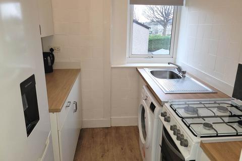 3 bedroom flat to rent, Crofton Road, Glasgow