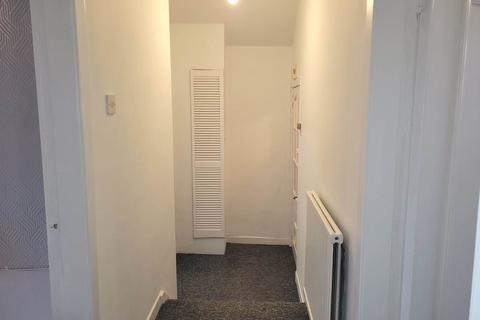 3 bedroom flat to rent, Crofton Road, Glasgow