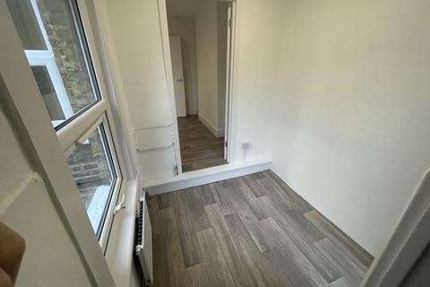 2 bedroom flat to rent, Francis Road, Leyton E10