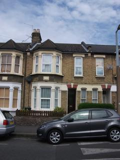 2 bedroom flat to rent, Twickenham Road, Leytonstone E11