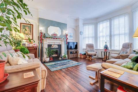 3 bedroom flat for sale, Palmerston Road, Westcliff-On-Sea SS0