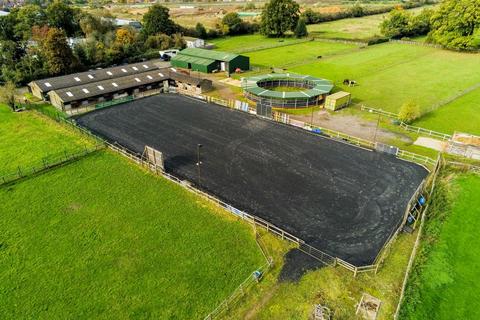 2 bedroom equestrian property for sale, Middlegreen Road, Langley, SL3