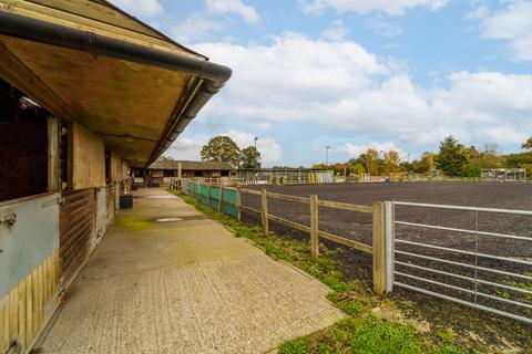 2 bedroom equestrian property for sale, Middlegreen Road, Langley, SL3