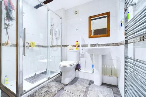 155 Beauchamp Road, West Molesey, KT8 2PJ