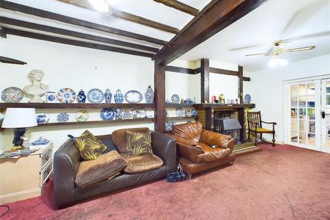 155 Beauchamp Road, West Molesey, KT8 2PJ