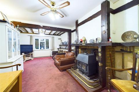 155 Beauchamp Road, West Molesey, KT8 2PJ