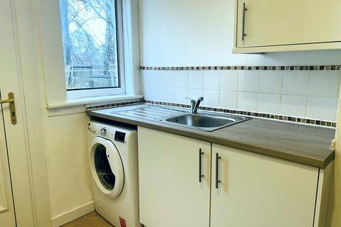 2 bedroom house to rent, Wellmeadow Road, Glasgow G43