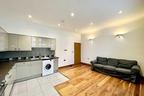 2 bedroom apartment to rent, Mitcham Lane