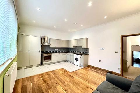 2 bedroom apartment to rent, Mitcham Lane