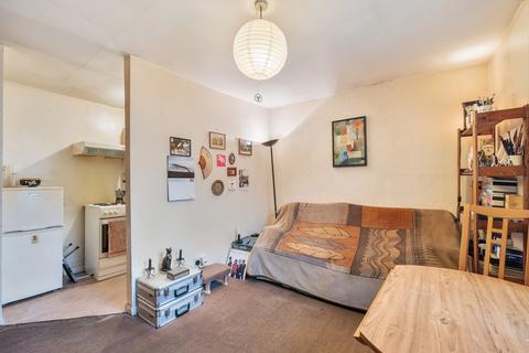 1 bedroom apartment for sale, Old Woolwich Road, London