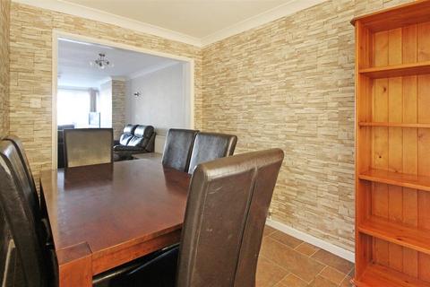 4 bedroom end of terrace house to rent, Rhodaus Close, Canterbury