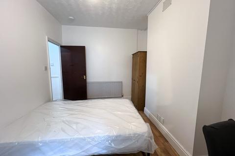 4 bedroom house to rent, Bath Road, Bristol BS4