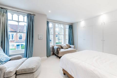 3 bedroom flat to rent, Barnard Road, Clapham Junction, London, SW11