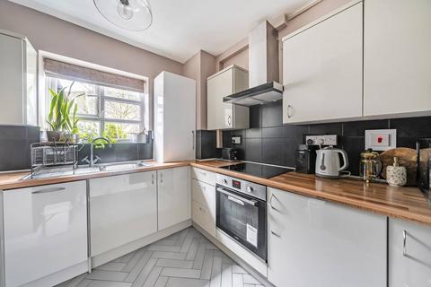 4 bedroom flat for sale, Thornton Road, Balham, London, SW12