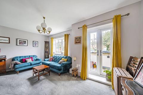 4 bedroom flat for sale, Thornton Road, Balham, London, SW12