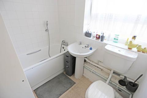 1 bedroom flat to rent, Grantham Road, London, Manor Park, E12