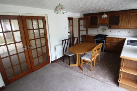 3 bedroom semi-detached house to rent, Charlwood Road, Lewsey Farm, Luton, LU4