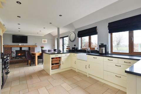 6 bedroom detached house for sale, Finn Farm Road, Kingsnorth