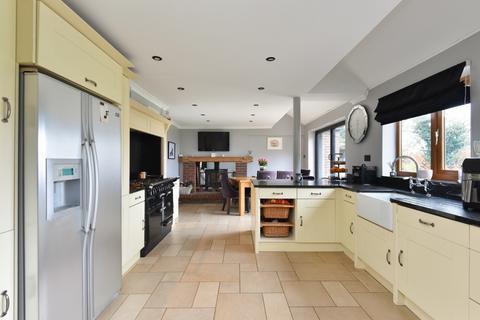 6 bedroom detached house for sale, Finn Farm Road, Kingsnorth