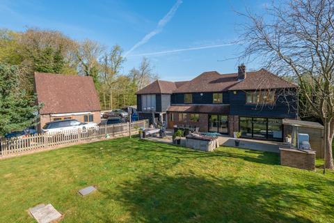 6 bedroom detached house for sale