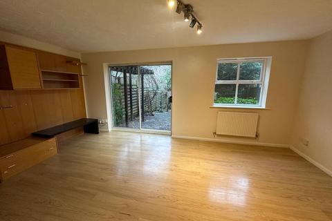 3 bedroom semi-detached house to rent, Malden Fields, Bushey WD23