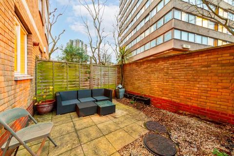 2 bedroom ground floor flat to rent, Falcon Road, London SW11