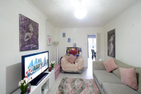 3 bedroom semi-detached house to rent, Hinchley Way, Swinton