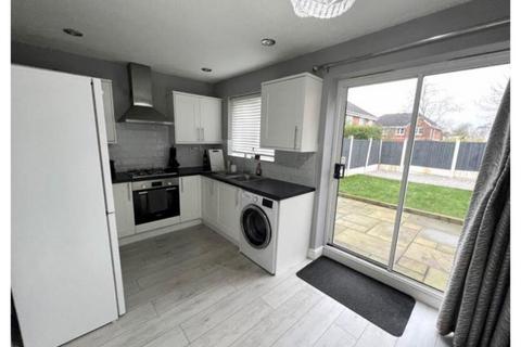 3 bedroom semi-detached house to rent, Hinchley Way, Swinton