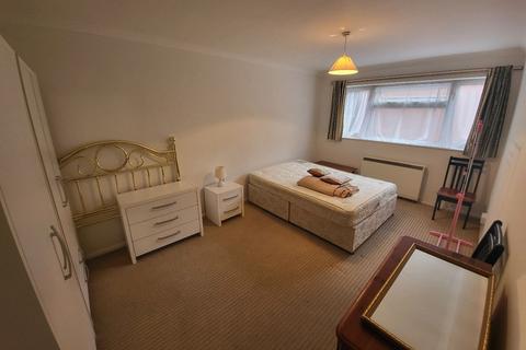undefined, Luton LU1