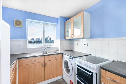 2 bedroom flat to rent, Redding House, Harlinger Street, SE18