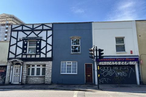 3 bedroom terraced house to rent, Coronation Road, Bristol BS3