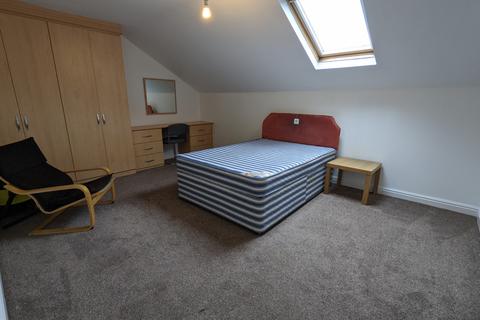 3 bedroom flat to rent, Plymouth Grove, Manchester M13