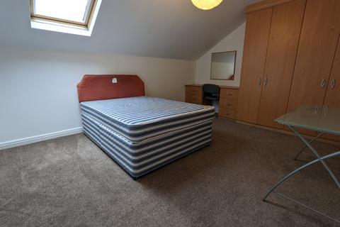 3 bedroom flat to rent, Plymouth Grove, Manchester M13