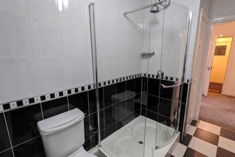 3 bedroom flat to rent, Plymouth Grove, Manchester M13