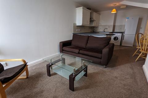 3 bedroom flat to rent, Plymouth Grove, Manchester M13