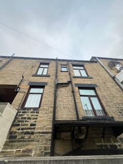 4 bedroom terraced house to rent, Cross Mount Street, Batley, WF17