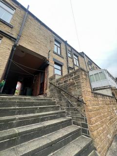 4 bedroom terraced house to rent, Cross Mount Street, Batley, WF17