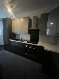 4 bedroom terraced house to rent, Cross Mount Street, Batley, WF17