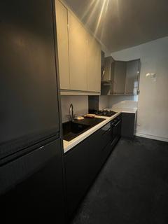 4 bedroom terraced house to rent, Cross Mount Street, Batley, WF17