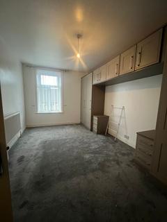 4 bedroom terraced house to rent, Cross Mount Street, Batley, WF17