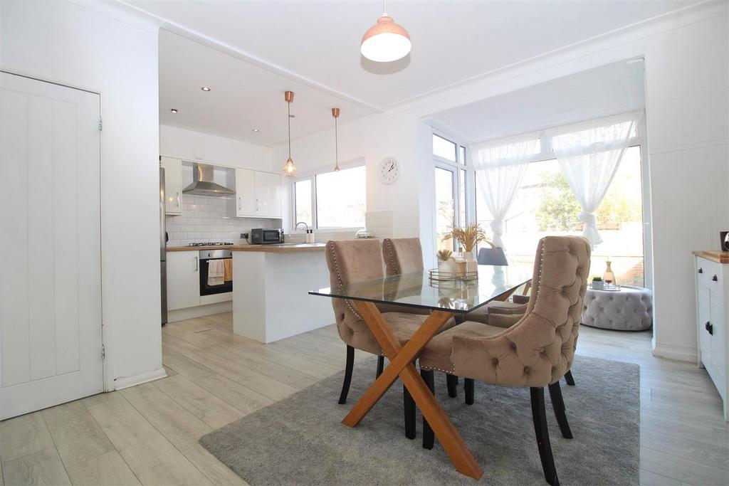 Open Plan Kitchen and Dining Room