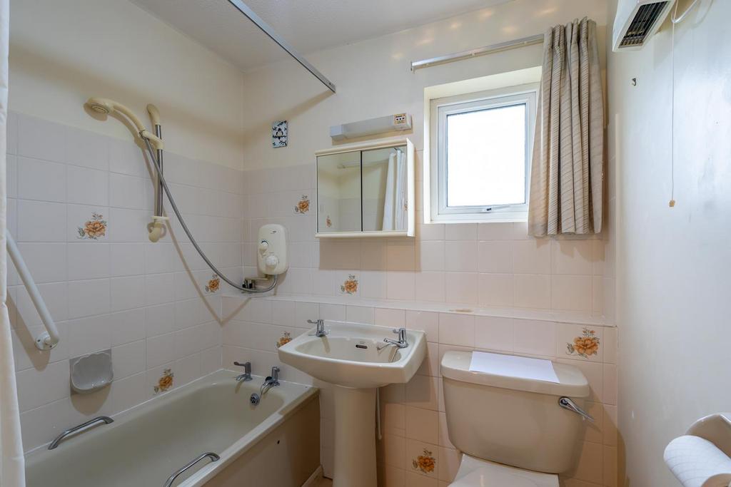 Bathroom.jpg