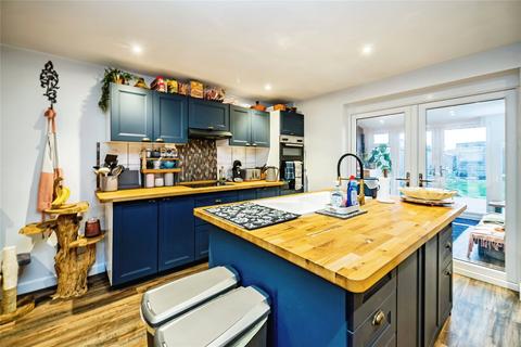 3 bedroom semi-detached house for sale, Buckingham Road, Aylesbury, Buckinghamshire, HP19