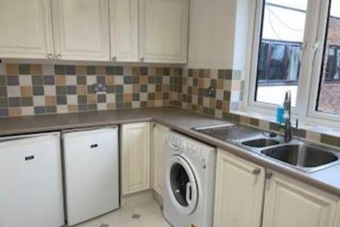 3 bedroom flat to rent, Forsyth Place, Enfield