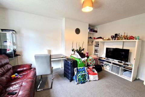 3 bedroom terraced house to rent, Cygnet Avenue, Feltham TW14