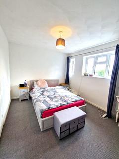 3 bedroom terraced house to rent, Cygnet Avenue, Feltham TW14