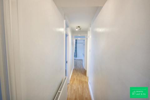 2 bedroom flat to rent, Ashbourne Court, Ashbourne Close, Woodside Park, N12