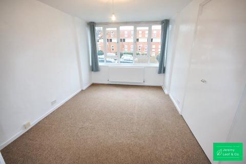 2 bedroom flat to rent, Ashbourne Court, Ashbourne Close, Woodside Park, N12